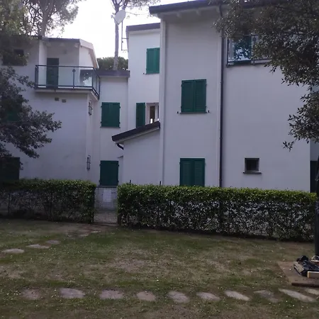 Casa Tra Mare E Montagna A Dei Marmi Сasa de vacaciones